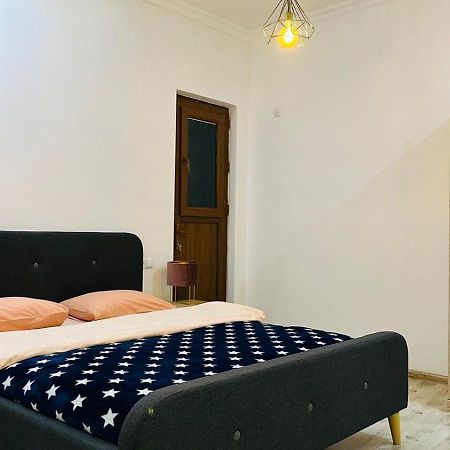 Sweet Apartment In Kutaisi Exterior foto