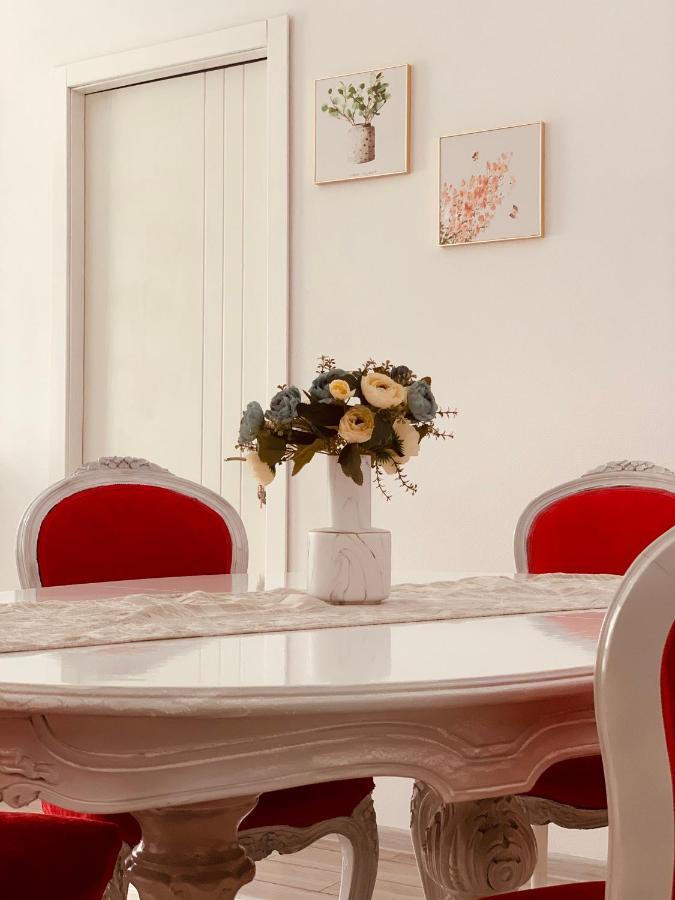 Sweet Apartment In Kutaisi Exterior foto