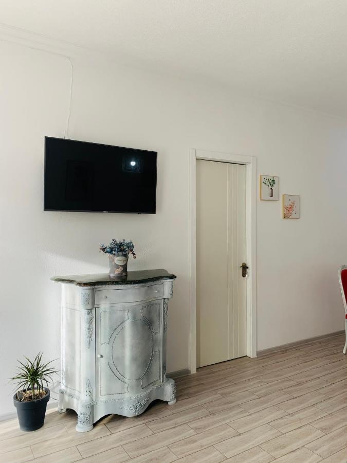 Sweet Apartment In Kutaisi Exterior foto
